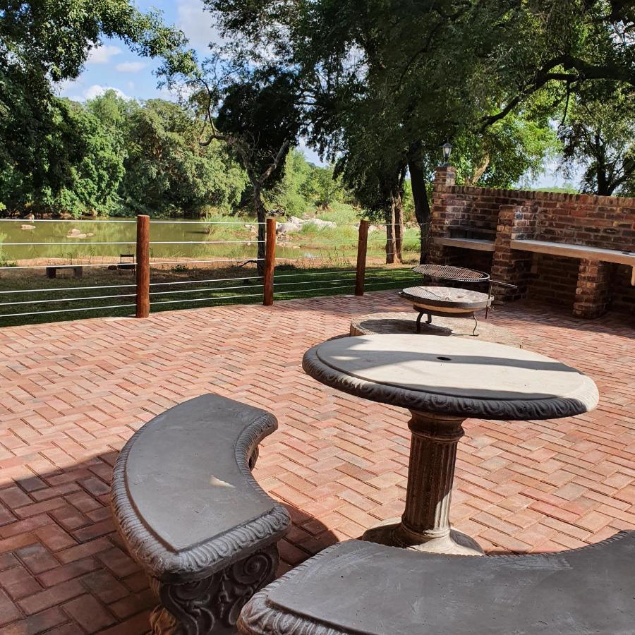 Ekuthuleni River Front Chalets Maruleng Экстерьер фото