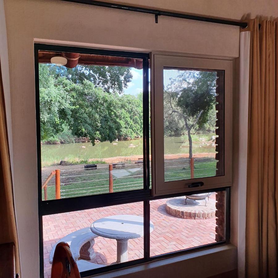 Ekuthuleni River Front Chalets Maruleng Экстерьер фото